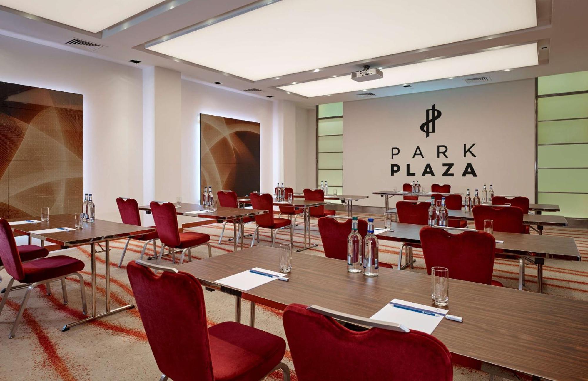 Park Plaza Victoria London Hotel Exterior photo